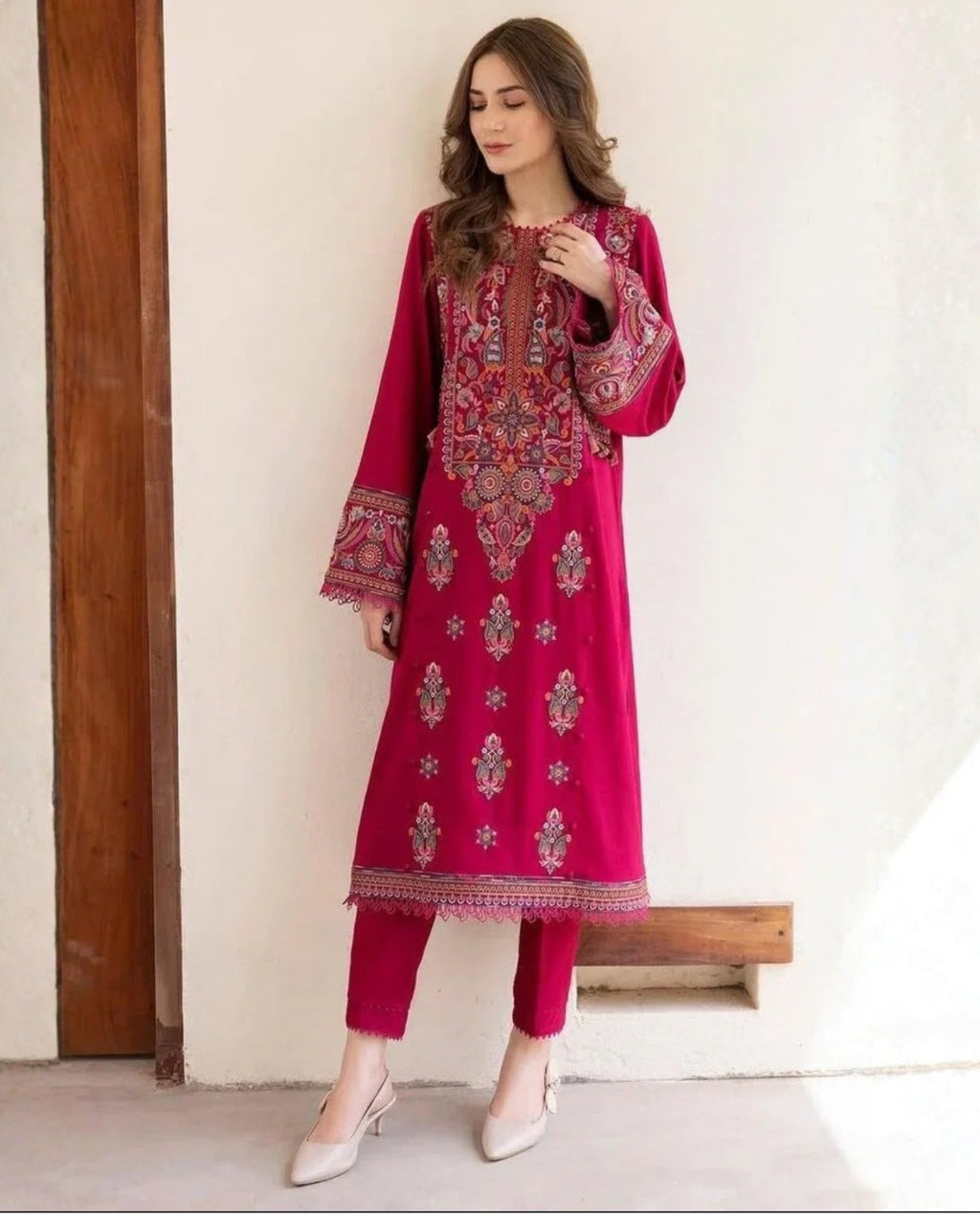 Laam Dhanak Winter Collection 2026 – Front & Sleeves Heavy Embroidered 2 Piece Suit