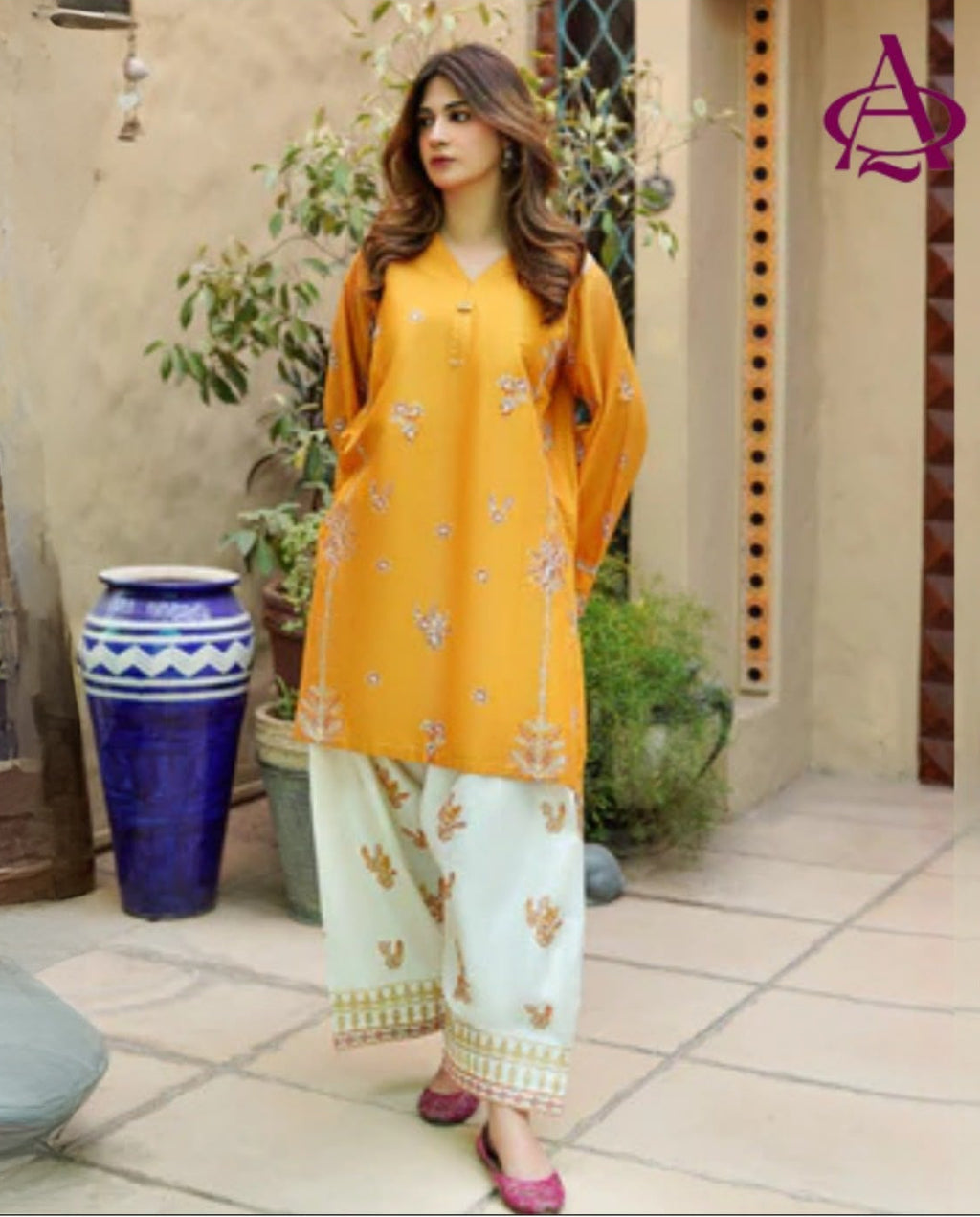 Laam Dhanak Winter Collection 2026 – Front & Sleeves Heavy Embroidered 2 Piece Suit