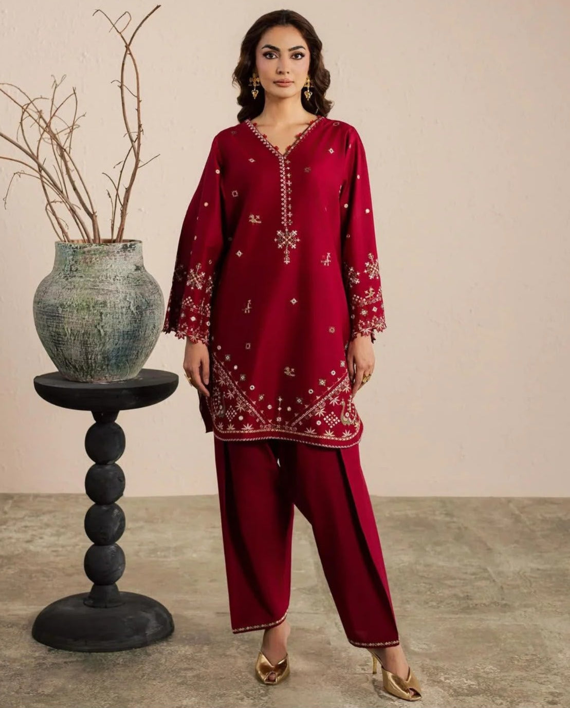 Laam Dhanak Winter Collection 2026 – Front & Sleeves Heavy Embroidered 2 Piece Suit