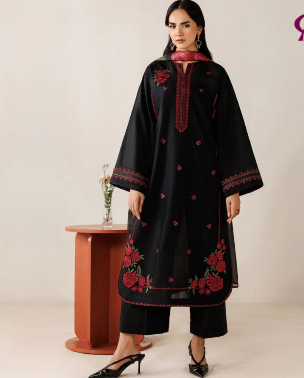 Laam Dhanak Winter Collection 2026 – Front & Sleeves Heavy Embroidered 2 Piece Suit
