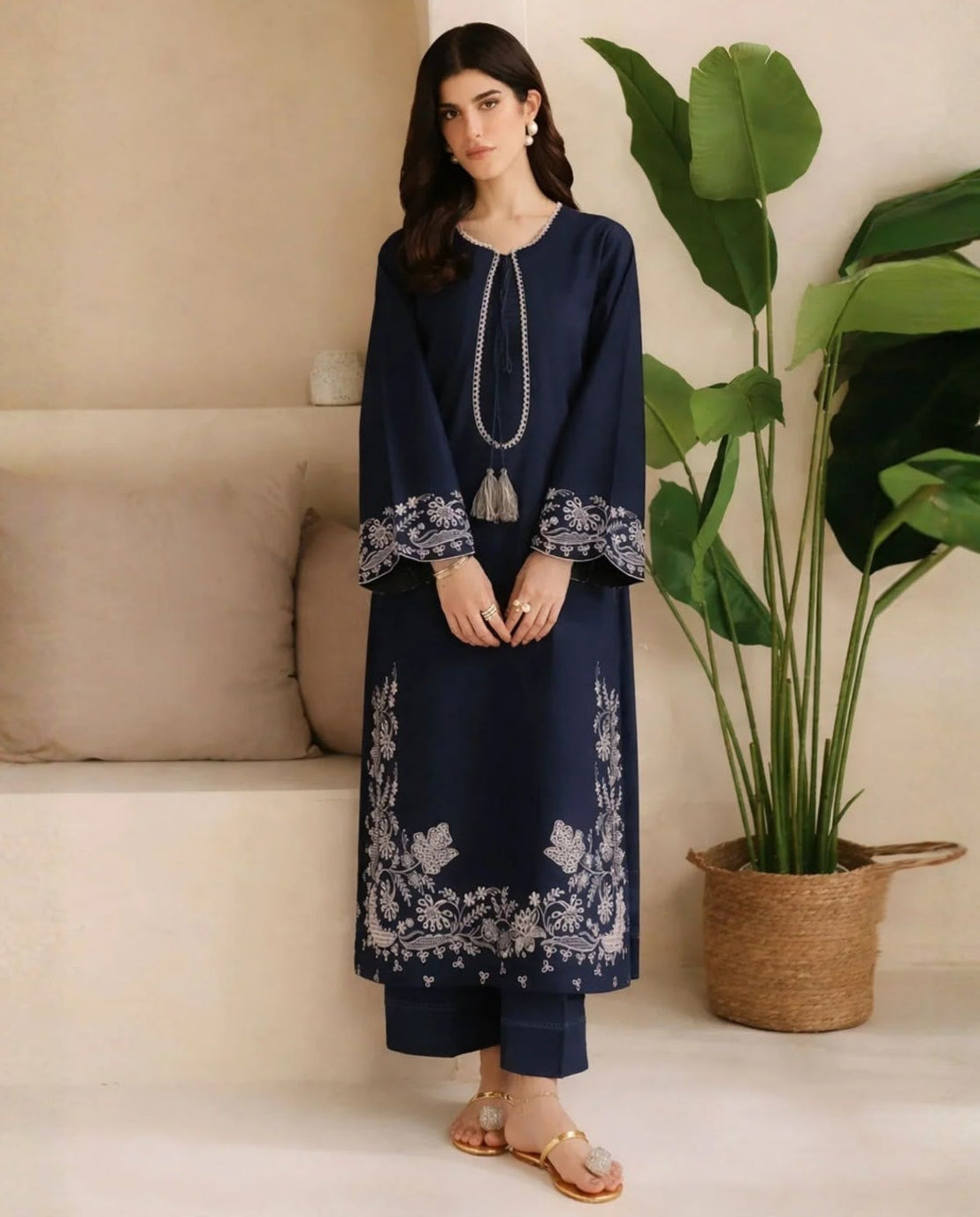 Laam Dhanak Winter Collection 2026 – Front & Sleeves Heavy Embroidered 2 Piece Suit