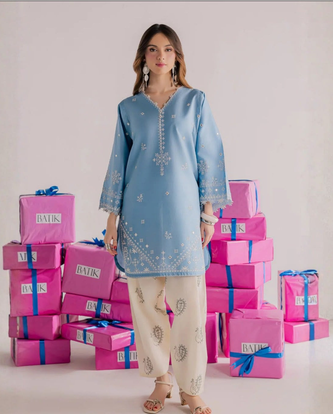 Laam Dhanak Winter Collection 2026 – Front & Sleeves Heavy Embroidered 2 Piece Suit