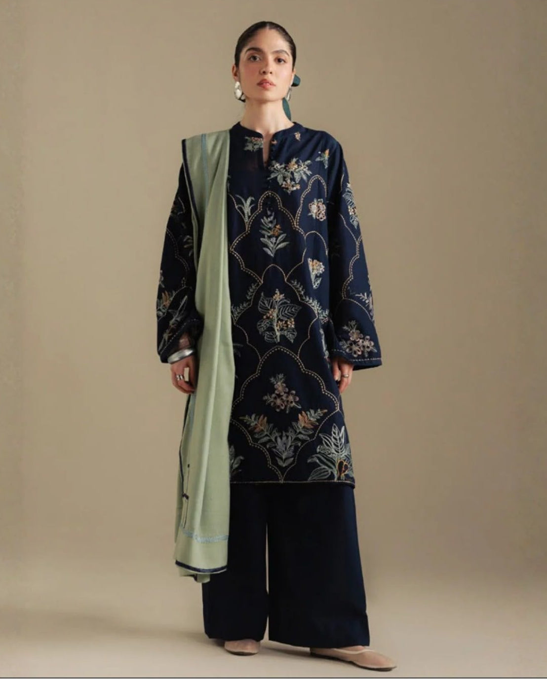 Laam Dhanak Winter Collection 2026 – Front & Sleeves Heavy Embroidered 2 Piece Suit