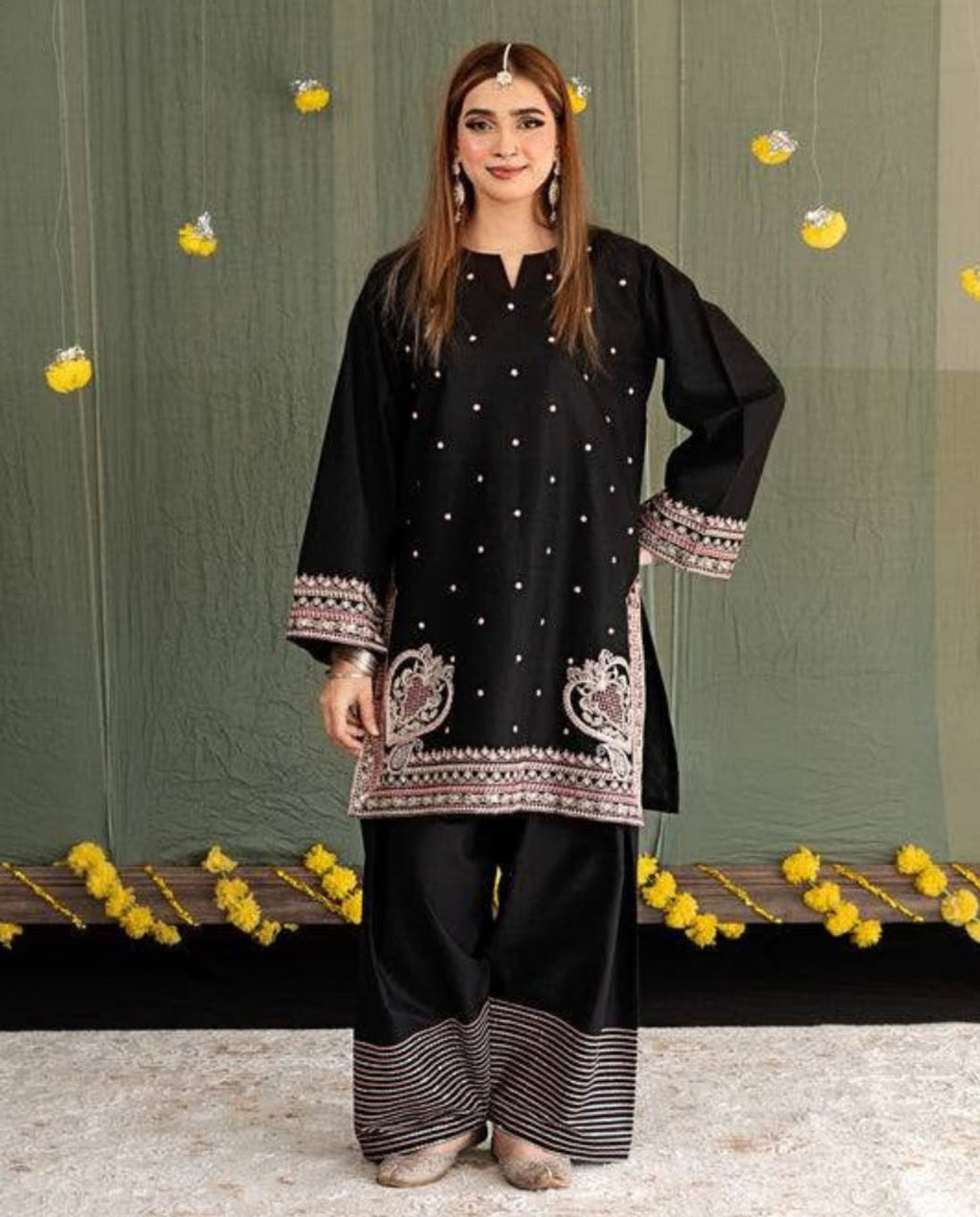Laam Dhanak Winter Collection 2026 – Front & Sleeves Heavy Embroidered 2 Piece Suit
