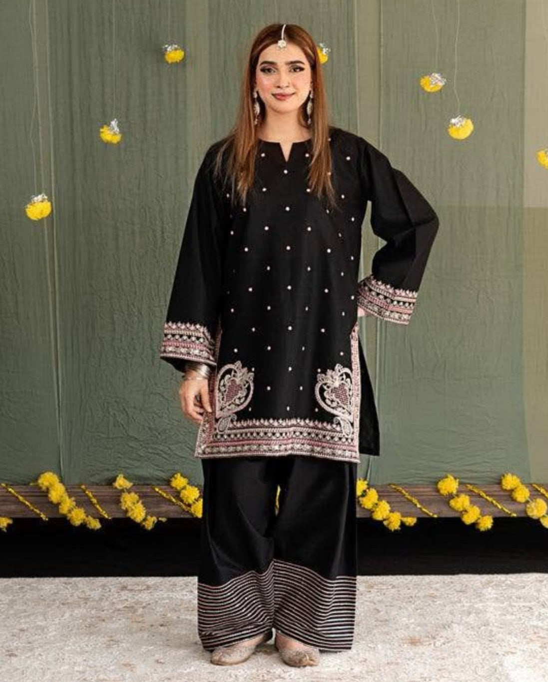 Laam Dhanak Winter Collection 2026 – Front & Sleeves Heavy Embroidered 2 Piece Suit