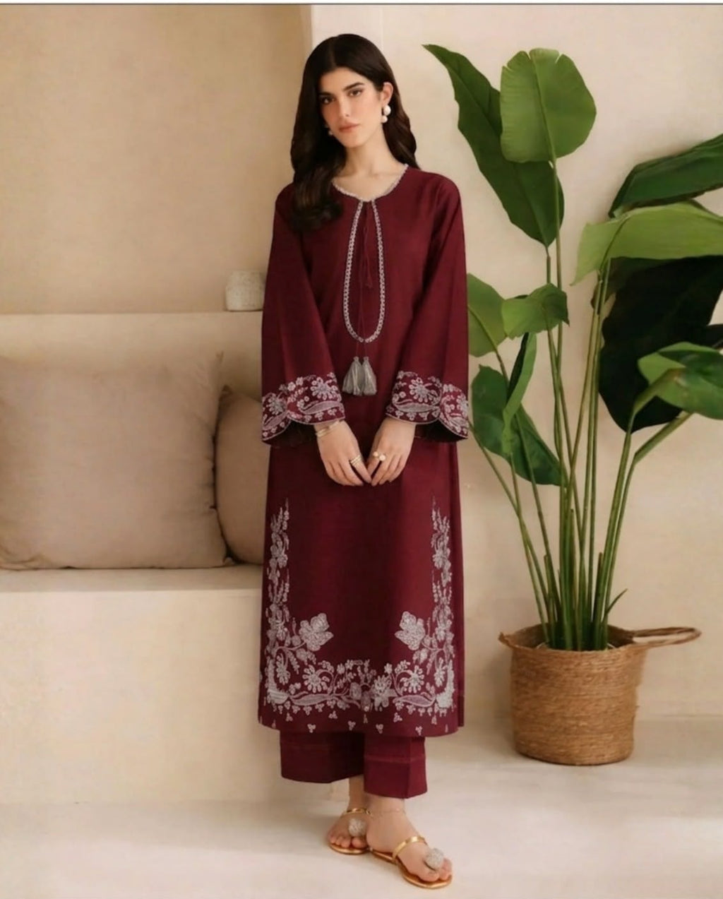 Laam Dhanak Winter Collection 2026 – Front & Sleeves Heavy Embroidered 2 Piece Suit